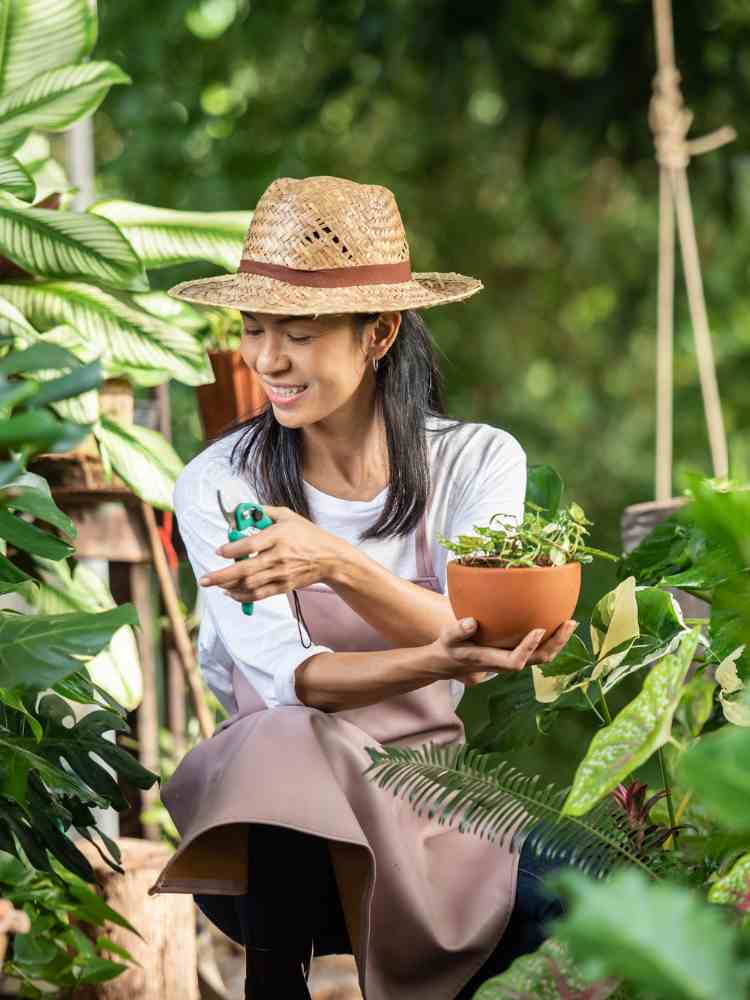 women-working-plants
